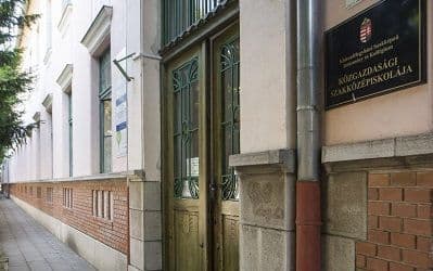 A kiskunfélegyházi Közgazdasági Technikumban elindult Mentál Kuckó új kezdeményezése fontos mérföldkő az iskola közösségi életében.