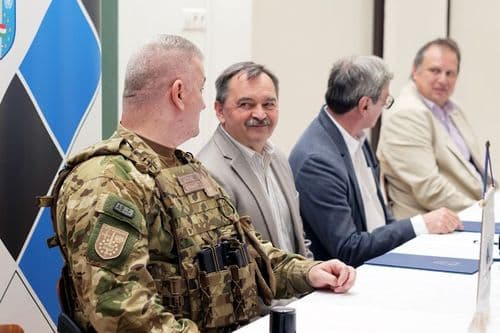 Papp Gyula főigazgató és Görbe Béla alezredes.