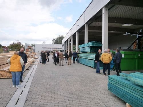 A szakmai találkozó résztvevői ellátogattak a Merkbau Zrt. Asztalos és Ács Üzemébe.