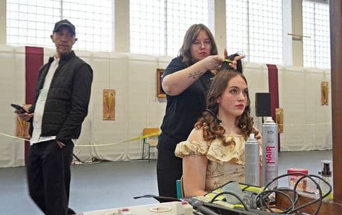 A Kossuth Kreatív Hajkupa így nemcsak egy verseny, hanem egy olyan szakmai találkozó is, amely lehetőséget ad a tapasztalatcserére, inspirációra és a jövő fodrászainak bemutatkozására.