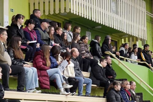 Diákok, szülők a nyílt napon.