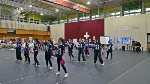 Az iskola tánckara.