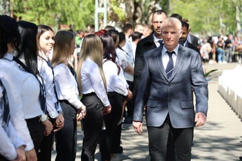 Az ünnepségen versek, zenei előadások és személyes visszaemlékezések idézték fel az elmúlt évek élményeit. 