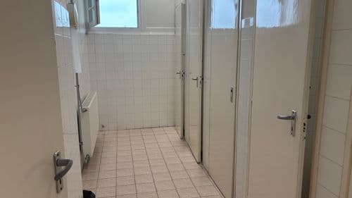 Wattay Technikumban tantermek és vizesblokkok újulnak meg.