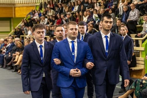 A bevonulás pillanatai.