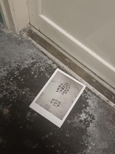 A gyanúsított lábnyoma.