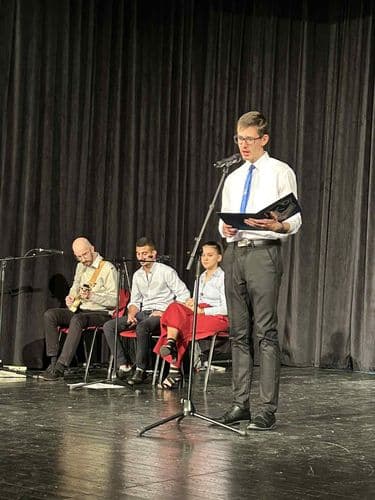 Ünnepi műsoraikban felidézték a kor hangulatát, eseményeit, megemlékezve a szabadságért küzdők elszántságáról, hazaszeretetéről.