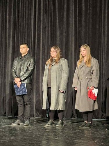 Kiskunhalason, a városi ünnepségen a KSZC Vári Szabó István Technikum és Szakképző Iskola fiataljai álltak színpadra.