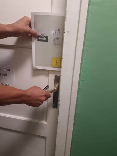 A gyanúsított kézlenyomata.