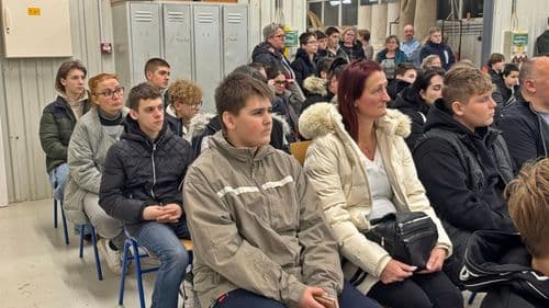 Érdeklődők a Kisinasok éjszakáján.