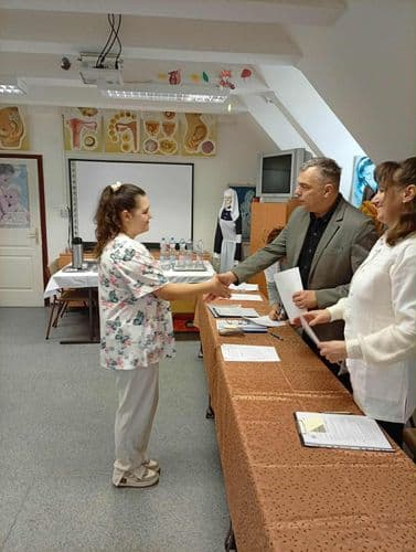 Az egész napos megmérettetés 9 órától zajlott az intézmény korszerűen felszerelt Skill laborjában, és ünnepélyes eredményhirdetéssel zárult.