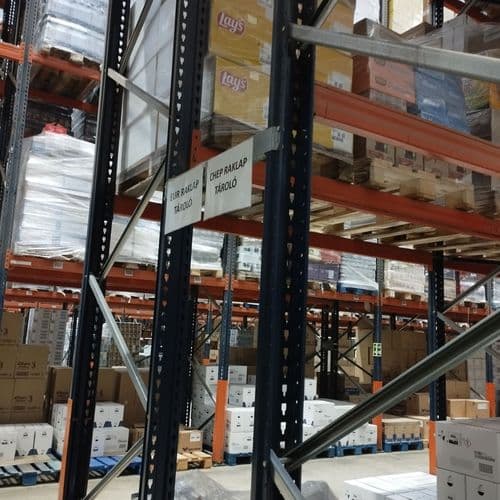 A rövid szakmai ismertetőt követően a diákok egy hatalmas raktárcsarnokban nyerhettek betekintést a mindennapi munkafolyamatokba.