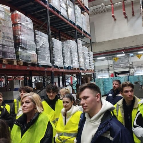 Megismerhették, mit jelentenek a polcokon látható számozások és vonalkódok.