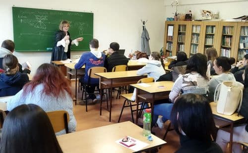 Az óra egyik különleges eleme a „matekóra jellegű” szemléltetés volt: logikai és számolási feladatok segítették a menstruációs ciklus megértését.