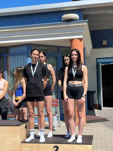 Lányváltó (Farkas Olívia – Darabont Annamária – Farkas Hanna – Krupa-Tóth Szimonetta) bronzérmes lett.