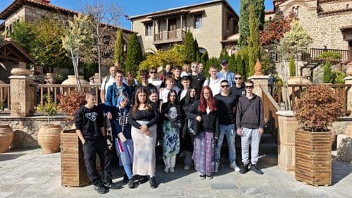 A Kiskunhalasi SZC Vári Szabó István Technikum cukrász és építőipari tanulói idén ősszel felejthetetlen két hetet töltöttek Görögországban az Erasmus+ program keretében.