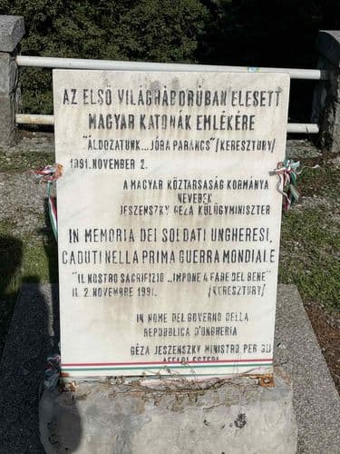 Felkeresték a legnagyobb olasz I. világháborús emlékhelyet, a temetőben százezer olasz katona nyugszik.