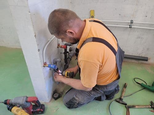 Víz- és csatornarendszer-szerelő szakmai vizsgázó